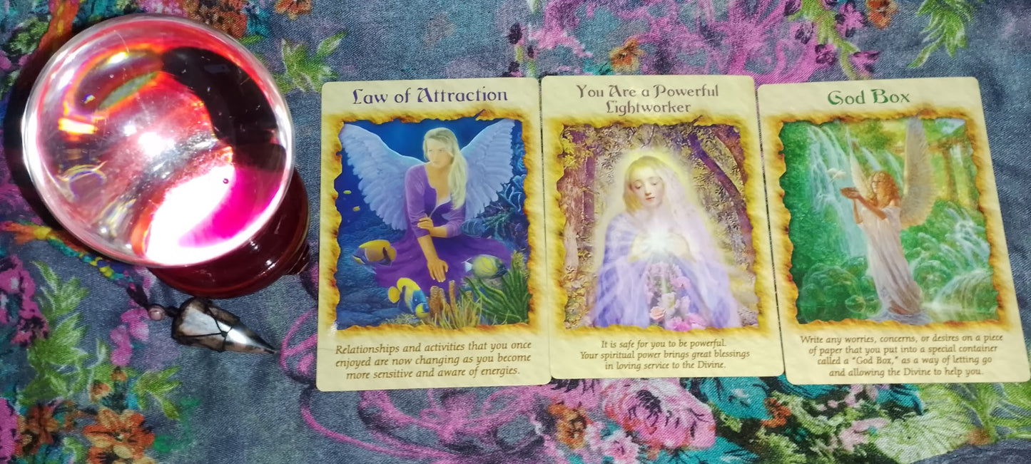 Online Psychic Reading, Crystal Ball, Archangel Cards, Aura Energy Scan.