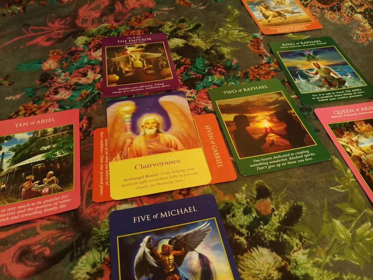 Online Psychic Reading, Crystal Ball, Archangel Cards, Aura Energy Scan.