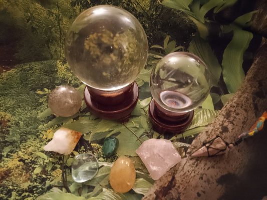 Online Psychic Reading, Crystal Ball, Archangel Cards, Aura Energy Scan.